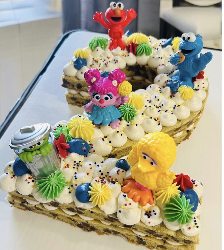 Custom cake from Treat Yourself Cake Pops